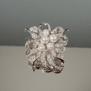 Rhinestone Pearl Floral Brooch Pin Silver Tone Elegant Flower Jewelry‎